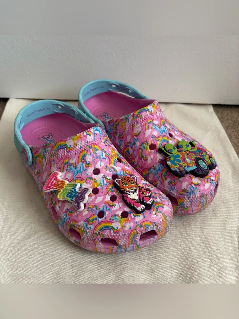Crocs Classic Lisa Frank Rainbow Print Clogs Unisex Kids Pink Multi US6 C4